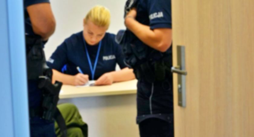 Rozpoczął się Tydzień Pomocy Osobom Pokrzywdzonym Przestępstwem. Zobaczcie gdzie i kiedy porad prawnych będą udzielać policjanci