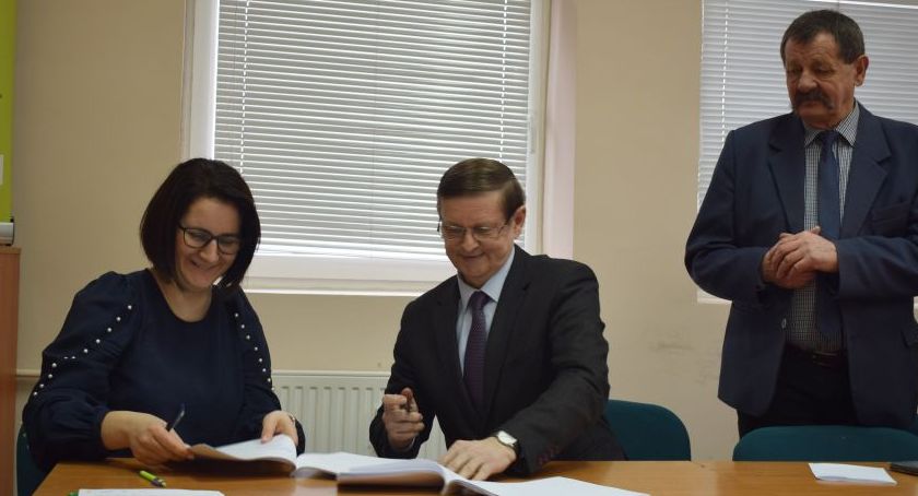 W inkubatorze rozdano granty na aktywizację seniorów, młodzieży oraz pracowników. Gminy mogą działać przeciwko wykluczeniu