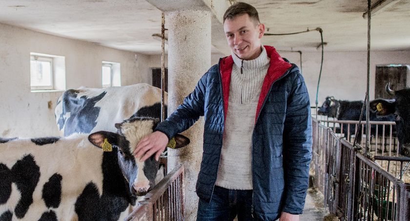 Kozłowscy hodują krowy mięsne. W ich rodzinie każdy ma swoje zadania