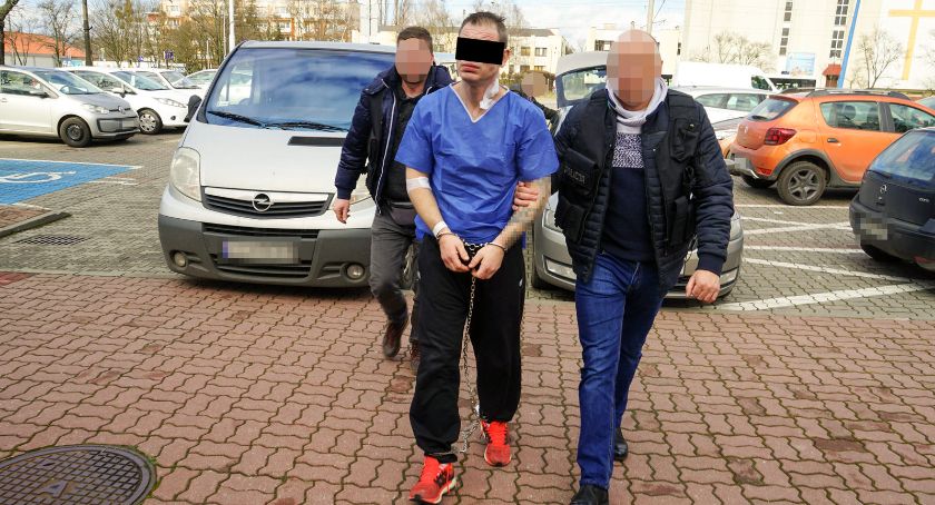 Złodzieje usłyszeli zarzuty. Po napaści w Brzemionach, uciekali przed policją i spowodowali wypadek