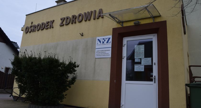 Pacjenci krytycznie o ośrodku zdrowia w Świekatowie. Twierdzą, że to przychodnia przetrwania