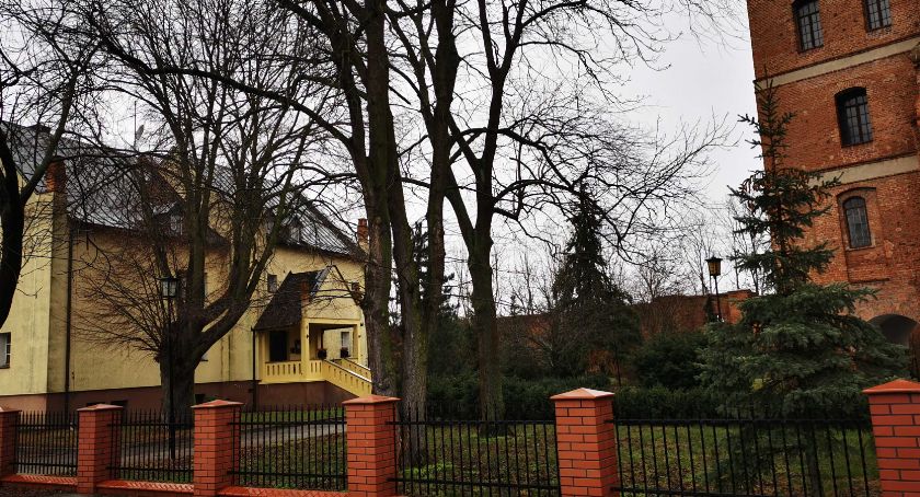Poznaliśmy wyniki sekcji zwłok mężczyzny, który znaleziony został na plebanii w Świeciu. Na co zmarł Ukrainiec?