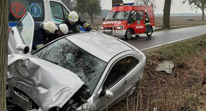 Kierowca jest poważnie ranny. Policjanci będą wyjaśniać co się stało