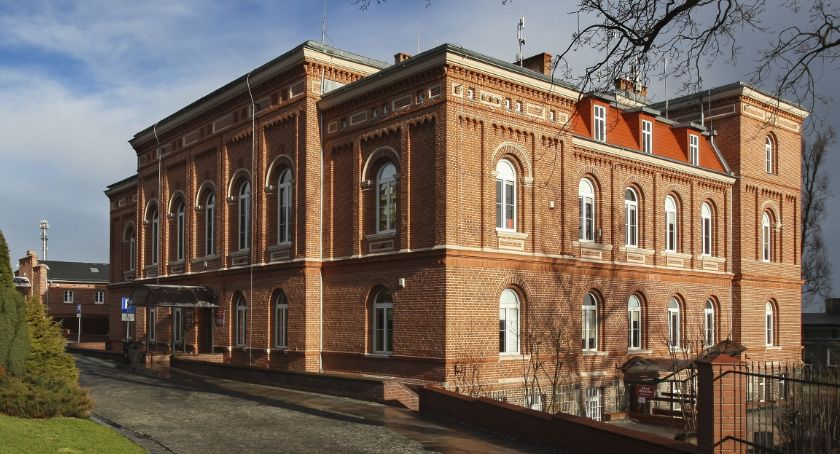Burmistrz Kułakowski prosi o zakładanie kont bankowych. Wszystko przez koronawirusa.