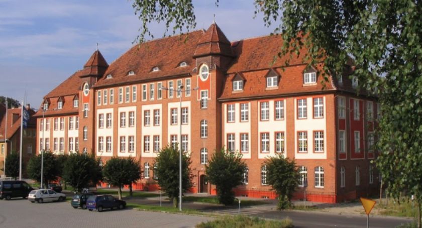 Instytucje zamykają się. Urzędnicy proszą o załatwianie tylko najpilniejszych spraw