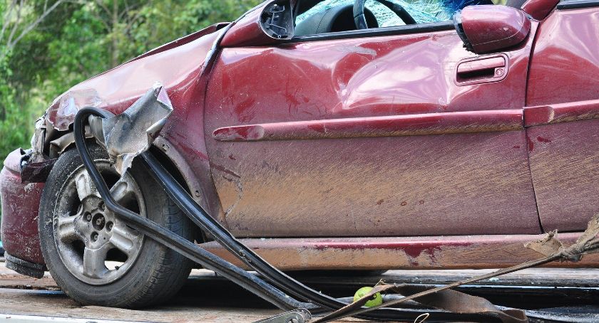 Wypadek i pożar w jednej miejscowości. Jedna osoba w szpitalu