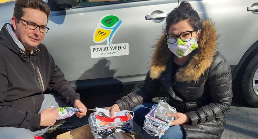 Maseczki są teraz bardzo potrzebne. Szyją je kobiety z całego powiatu