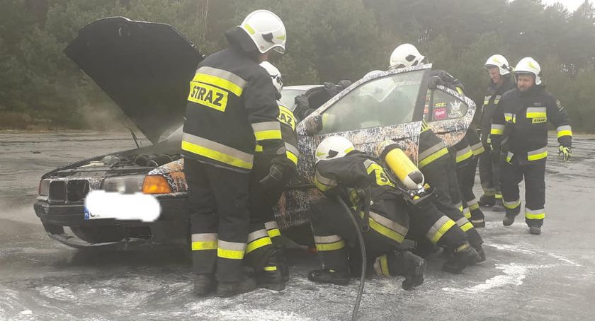 Pożar samochodu osobowego na trasie Osie-Warlubie [ZDJĘCIA]