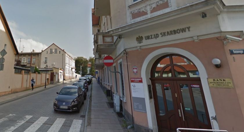 Dezynfekowali skarbówkę przez dwie godziny. Żona pracownika miała kontakt z zakażonym