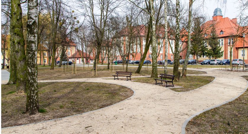 Park przy starostwie został odmieniony. Pojawił się duży parking