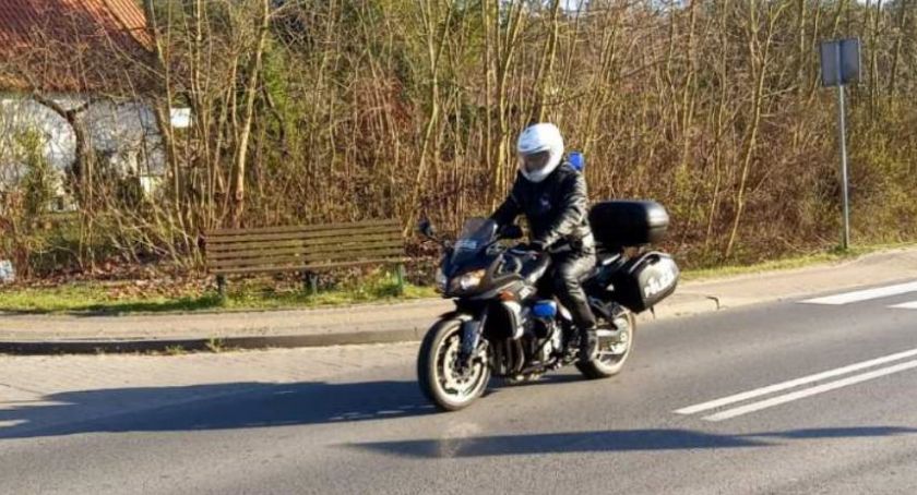 Świeccy policjanci wsiedli na motocykle. Patrolują ulice powiatu