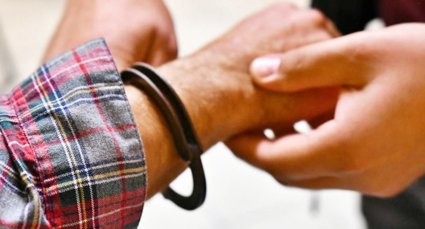 Pobity 20-latek nie wymagał hospitalizacji. Nowe informacje w sprawie wymuszenia