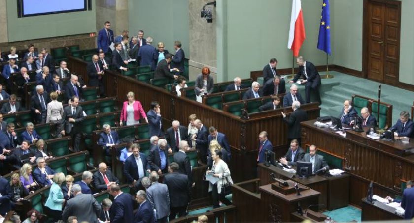 Czy i kiedy pójdziemy do urn? Nawet samorządowcy nie wiedzą co robić