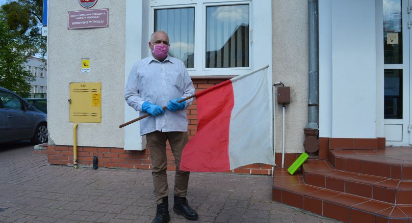 Jerzy Grzybowski przez koronawirusa został bez środków do życia. Dziś protestował pod ZUS