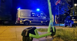 Pijany przewrócił się na hulajnodze elektrycznej. Zo…