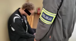 Nic nie dało, że schował się w spiżarni. Najbliższe …