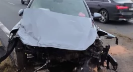 Samochód osobowy uderzył w bariery. Były utrudnienia na trasie Bydgoszcz-Świecie