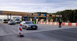 Kierowcy dmuchali w alkomat na bramkach. Policjanci …