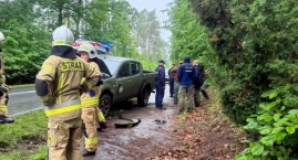 Samochód wypadł z drogi na trasie Osie-Tleń. Na miej&hellip;