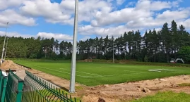 Trwa remont boiska bocznego w Osiu. Ma być szersze