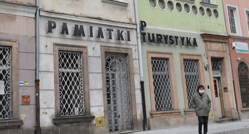 Lokal po PTTK niszczeje 