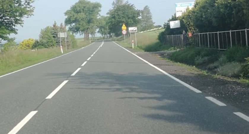 Potrzebny chodnik na cmentarz 