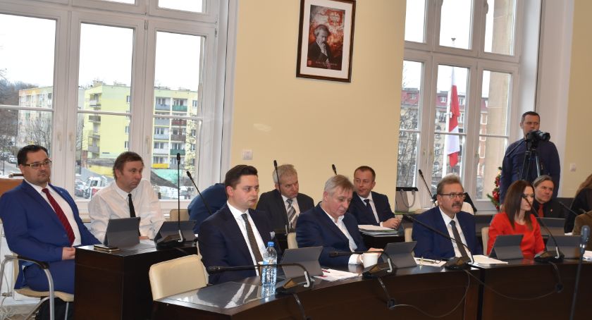 Największe długi. Co zrobią radni?