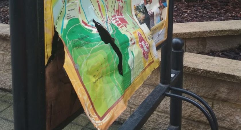 Straszy turystów i mieszkańców