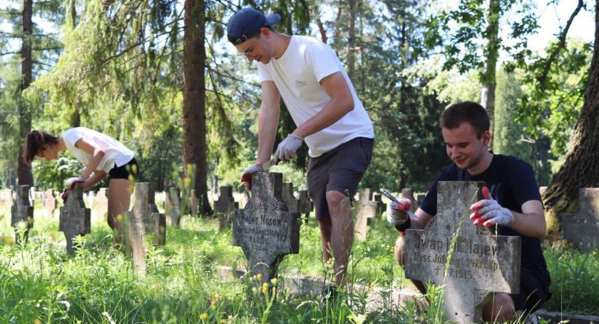 Odnawiają mogiły jeńców wojennych