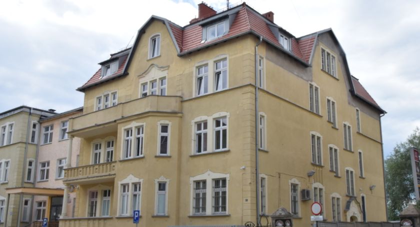 Policjanci odchodzą ze służby lub degradują się na własną prośbę