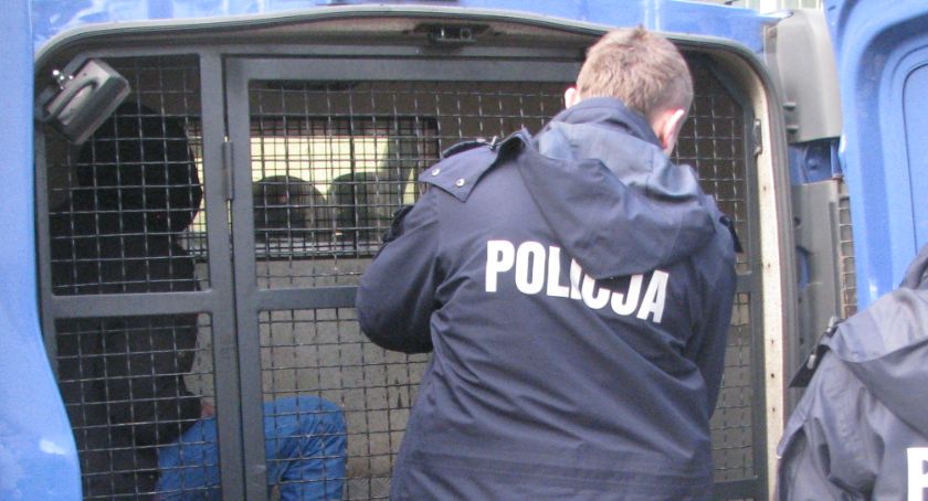 Pokłócił się ze znajomą. Chciał podpalić jej dom 