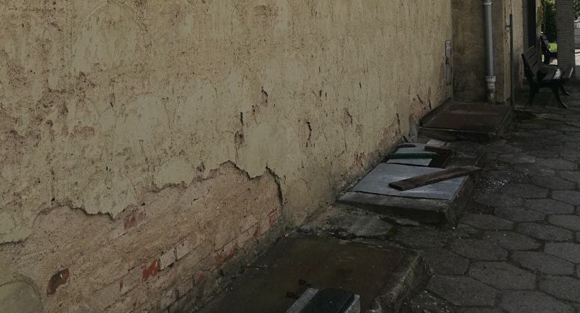 Kaplica cmentarza komunalnego się sypie