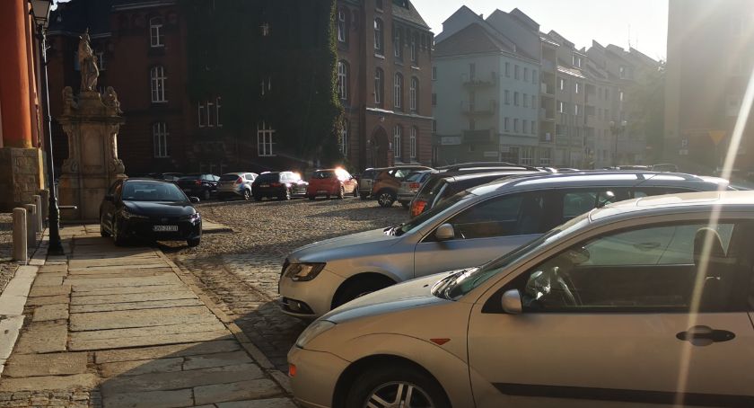 Wrócił parking pod bazyliką