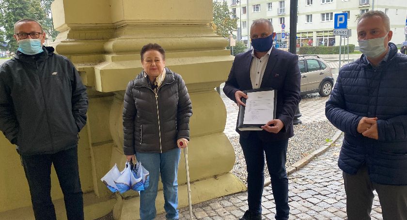 Koronawirus. Chcą nadzwyczajnego posiedzenia Rady Powiatu w sprawie epidemii