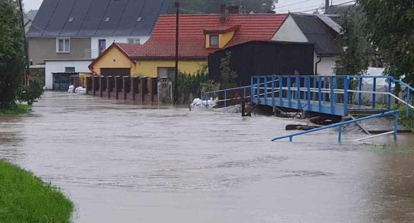 Morów. Mieszkańcy ratowali się sami [FOTO]