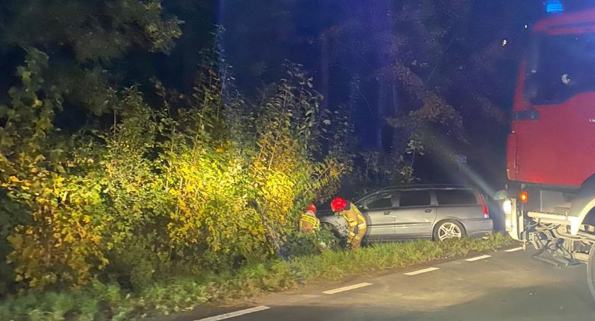 Zderzenie dwóch aut na drodze Siestrzechowice - Biała Nyska