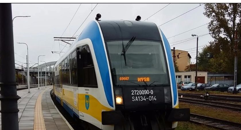 Pociąg nie przyjechał. Komunikacja zastępcza też nie 
