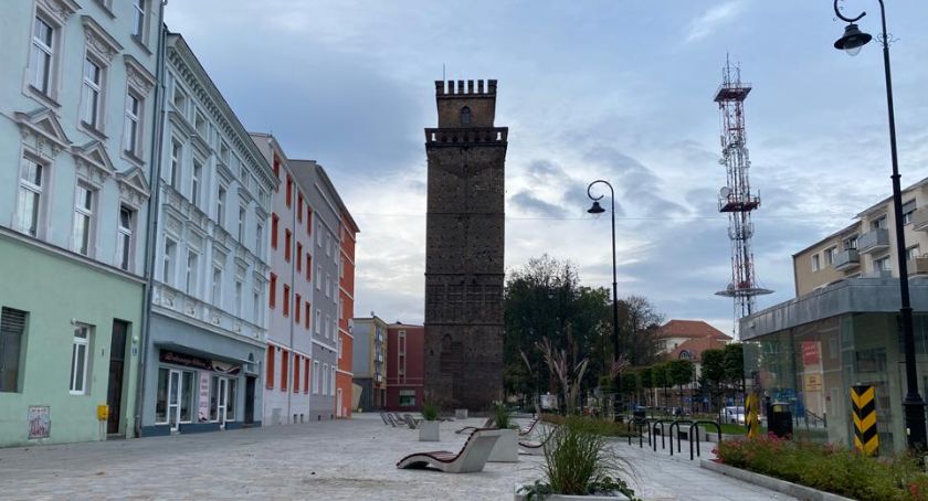 Plac 800 – lecia wygrał z placem nyskim