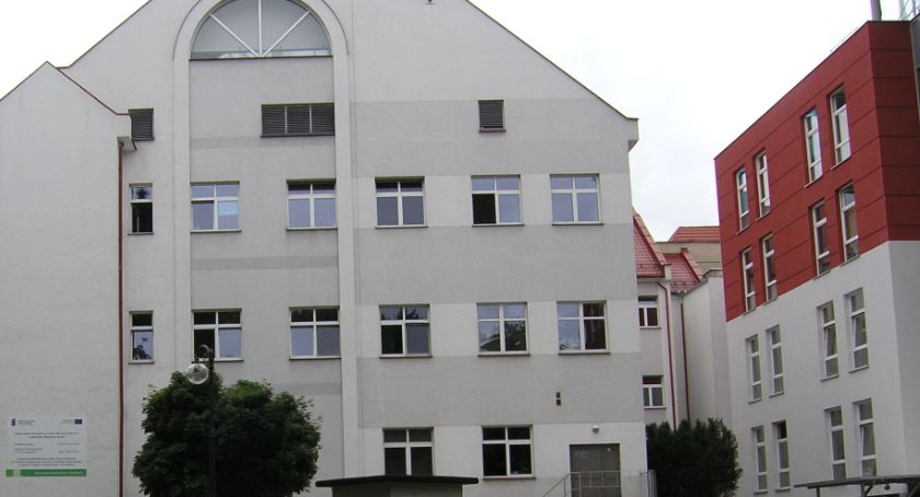 Pracownicy szpitali zakażeni koronawirusem  
