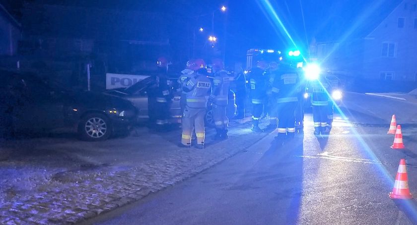 Zderzenie dwóch aut w Morowie