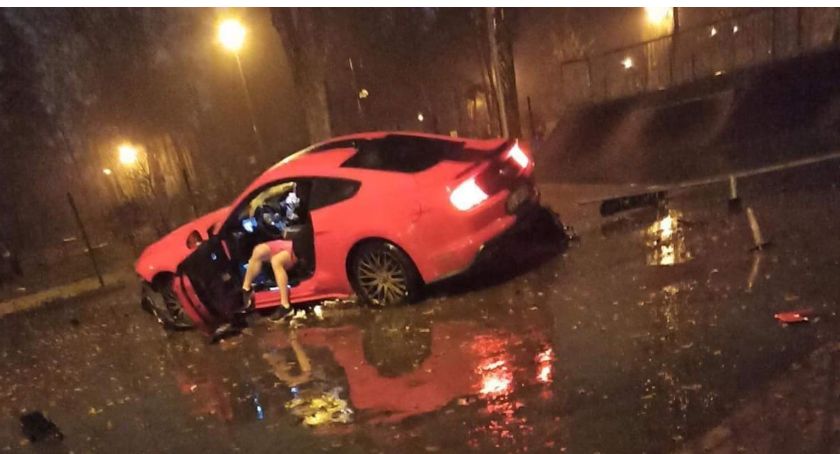 Wjechał w skatepark. Rozbił sportowe auto [FOTO]
