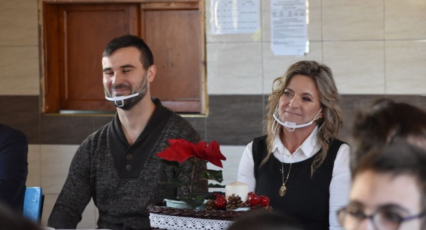 Poseł Katarzyna Czochara z prezentami w nyskim MOW - ie