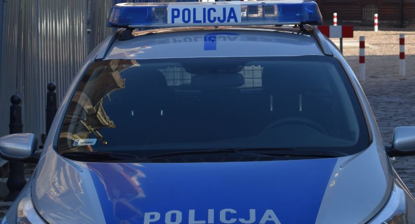 Koronawirus. Kontrole i mandaty od policji 