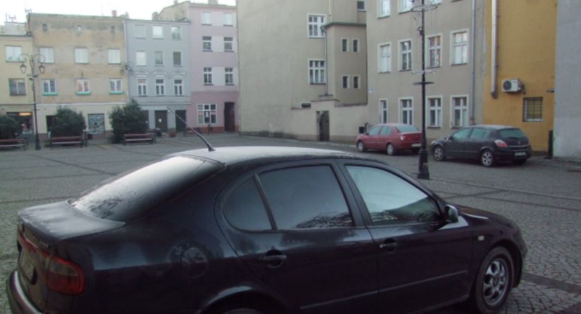 Głuchołazy. Parkowanie na Małym Rynku