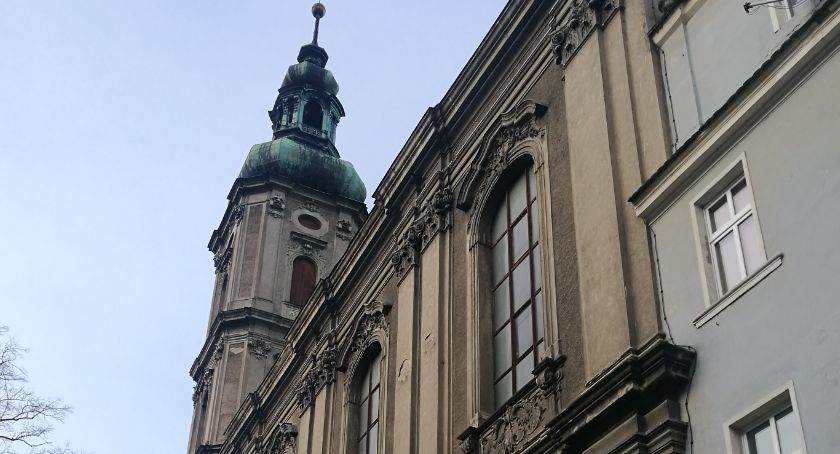 Zbierają na remont elewacji kościoła świętych Piotra i Pawła