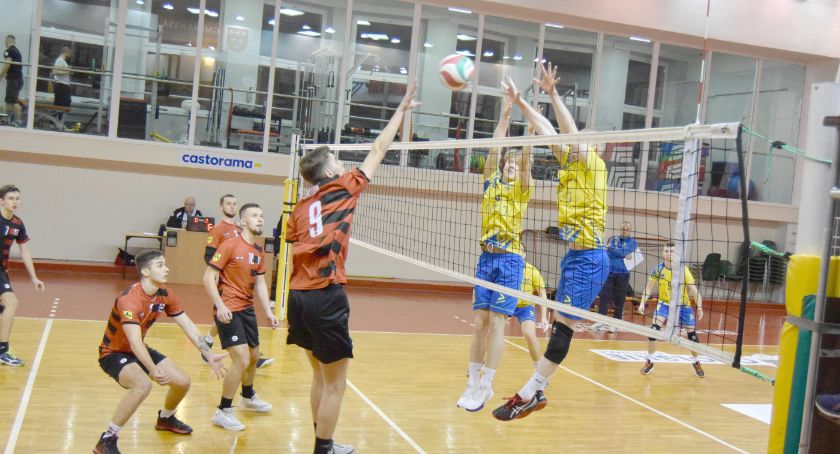 Start w cieniu akademików