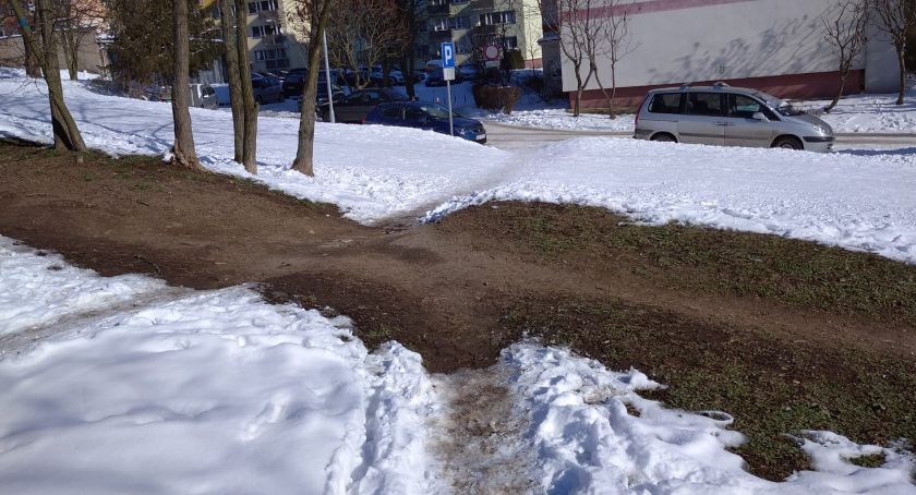 Na Podzamczu ogrzewają trawniki 
