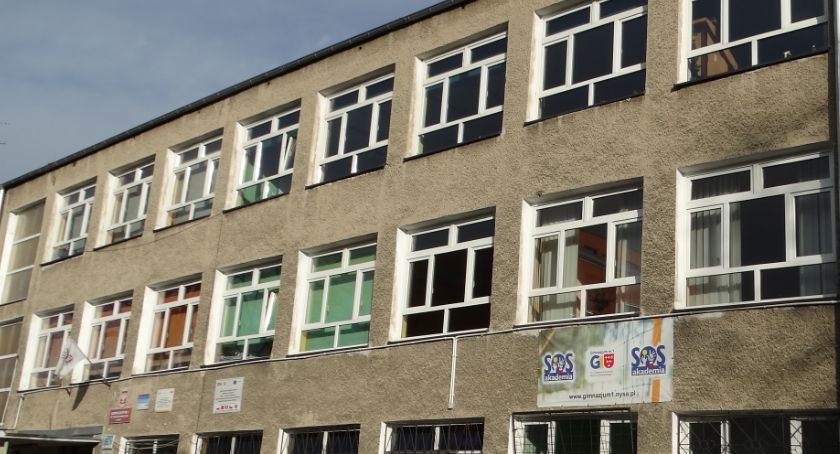 Ile zarabiają nauczyciele w gminnych placówkach?