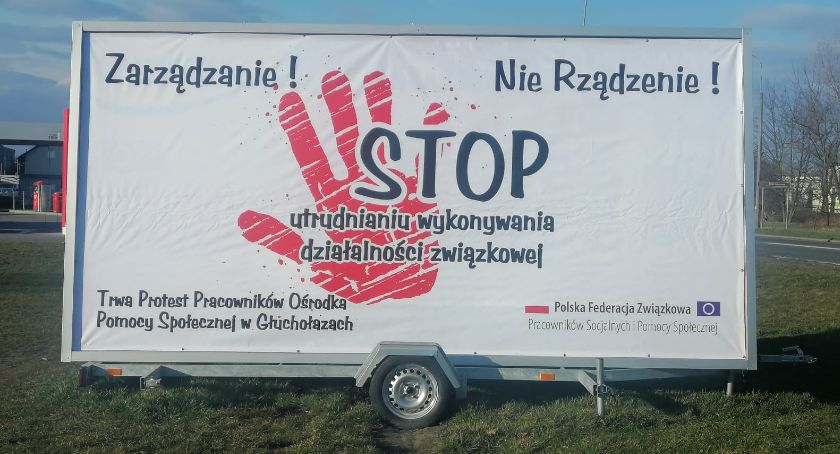 Protest pracowników OPS w Głuchołazach 