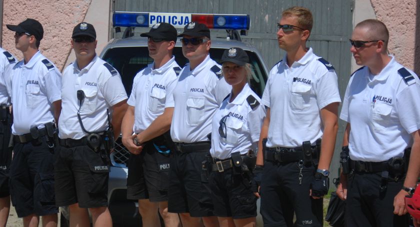 Policja szuka siedziby 